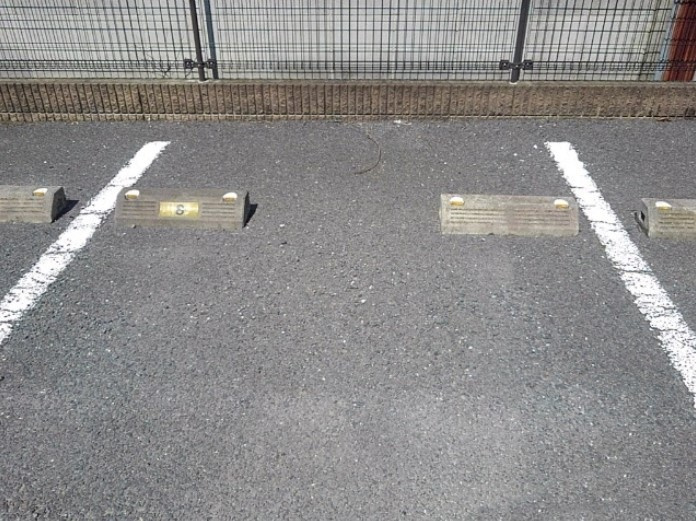 ポラリスの駐車場