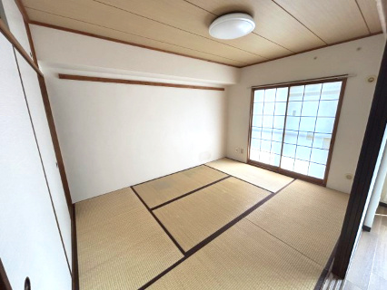 パークタウン五領第８団地５号棟（504）の和室|南側和室（６帖）