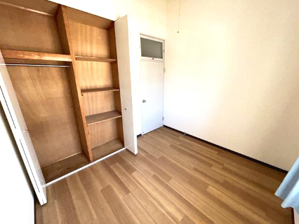 パークタウン五領第８団地５号棟（504）の洋室|北側洋室（４.５帖） 収納豊富です