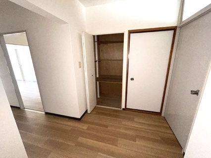 パークタウン五領第８団地５号棟（504）の玄関