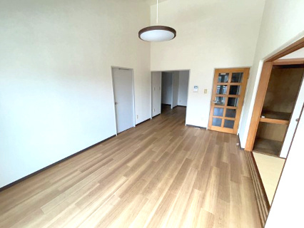 パークタウン五領第８団地５号棟（504）の居間・リビング