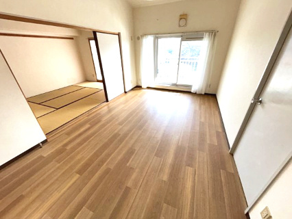 パークタウン五領第８団地５号棟（504）の居間・リビング