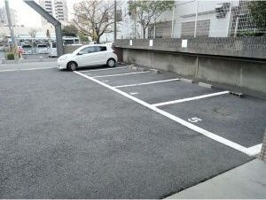 明和ハイツ南江口の駐車場