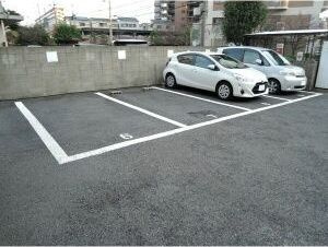 明和ハイツ南江口の駐車場