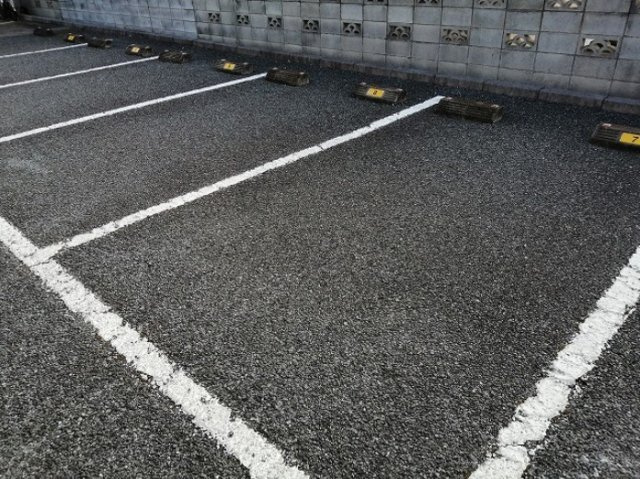 スジャクの駐車場