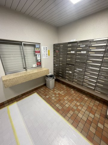 新宿区富久町の賃貸マンションのエントランス