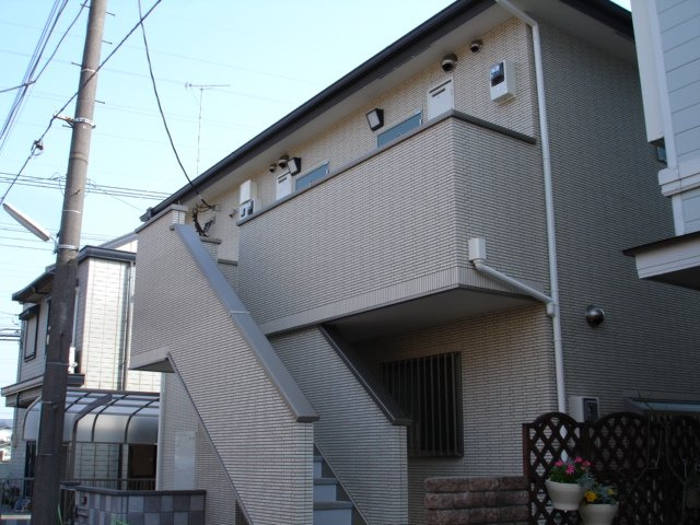 府中市紅葉丘３丁目のアパートの外観