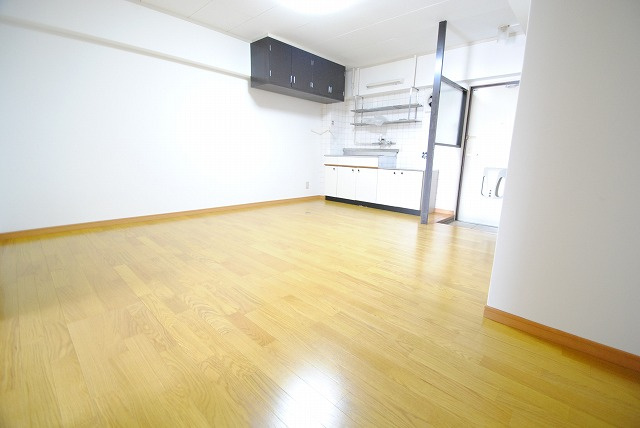 黒岩ビルの居間・リビング|同建物　同タイプ　イメージ写真