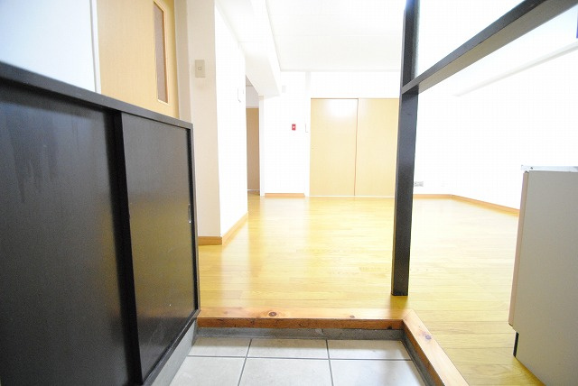 黒岩ビルの玄関|同建物　同タイプ　イメージ写真