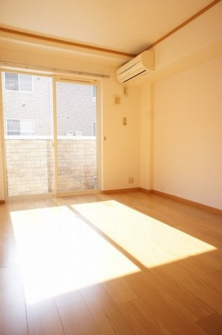 エレガンテ・パルコⅡの居間・リビング