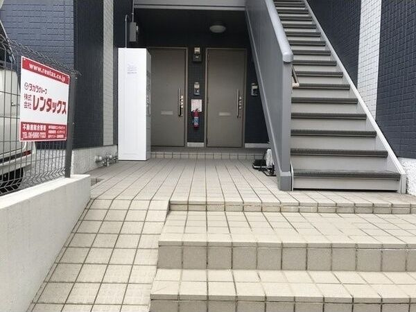 ブルーキューブのエントランス