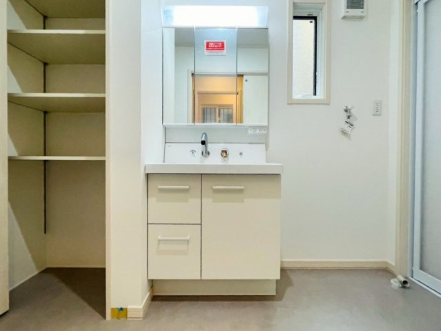 新築戸建　岐阜市加納前田　全1区画分譲の独立洗面台|洗面洗髪化粧台です。物件により三面鏡または一面鏡の場合があります。詳しくは担当者までお問合せ下さい。