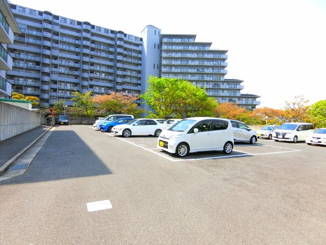 コスモ北野田の駐車場
