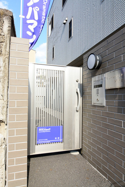 渋谷区東１丁目の賃貸マンションのエントランス