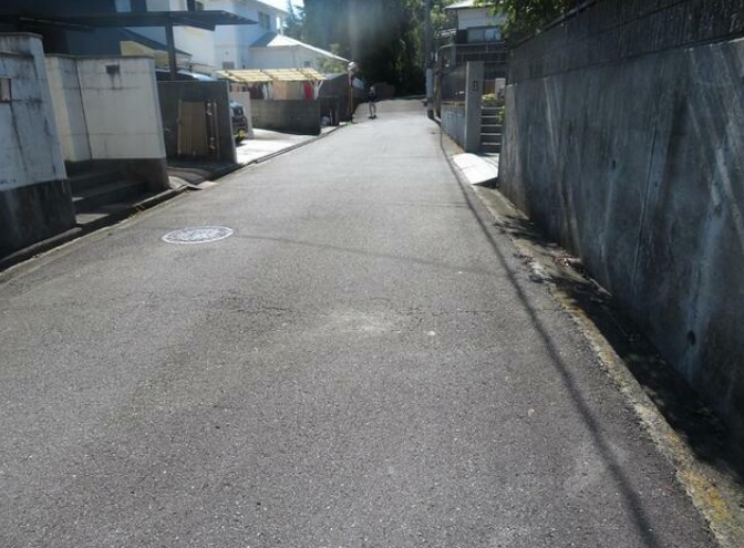 南斎院　戸建の前面道路含む現地写真