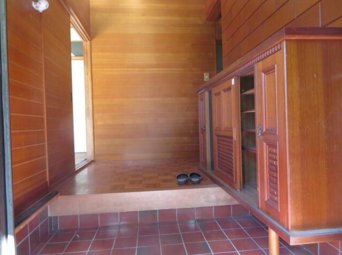 南斎院　戸建の玄関