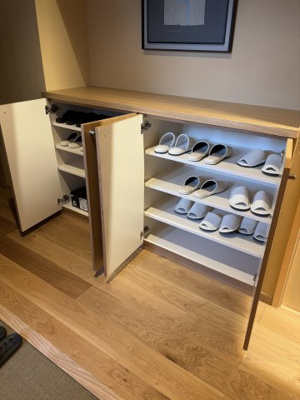 【玄関】 | 梶尾町温泉団地内、サウナ付き住宅 | 靴箱にはたっぷり収納が可能です