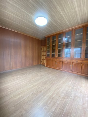 【洋室】 | 山鹿市城 | ☆収納棚付きの8帖洋室☆