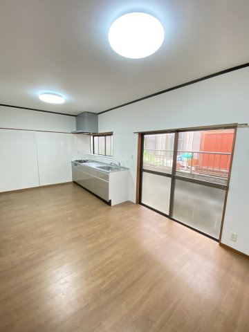 【居間・リビング】 | 山鹿市城 | ☆大型の冷蔵庫や食器棚も配置できる9帖のキッチン・ダイニング☆
