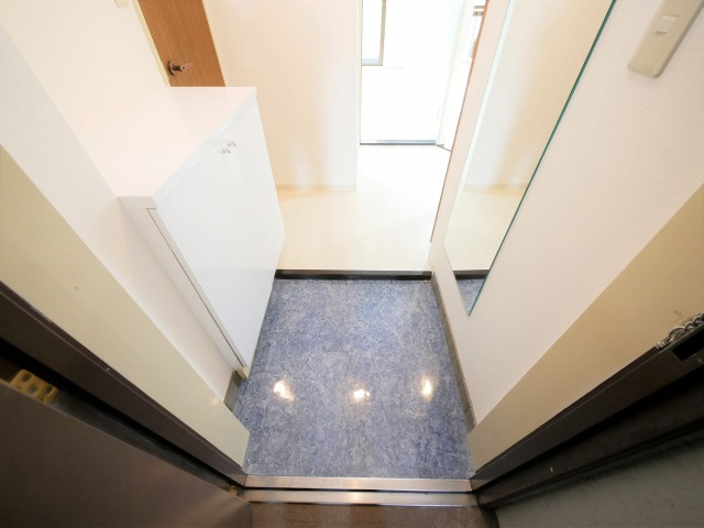 JMRレジデンス新大阪の玄関