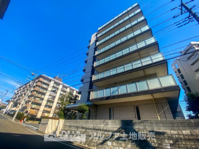 サンクレイドル八王子狭間の外観|【outward appearance】
◆外観◆空隙と緑が織りなす柔らな陽射しと薫風を頬で感じさせ、さりげなく気が利いていて穏やかな雰囲気を醸し出すエリア。