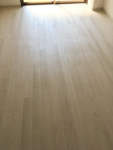 床はフローリング風のクッションフロアです♪
