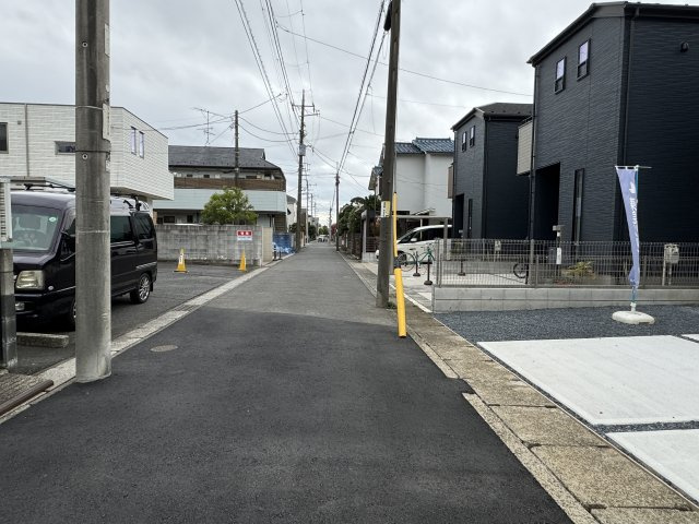 市川市八幡６丁目新築戸建【北方小学校：9分】の前面道路含む現地写真|南東側前面道路