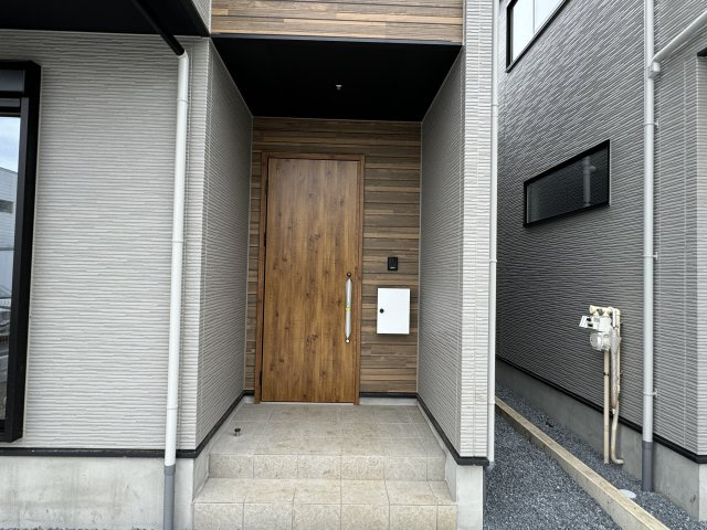 市川市八幡６丁目新築戸建【北方小学校：9分】のエントランス|エントランス・玄関ポーチ