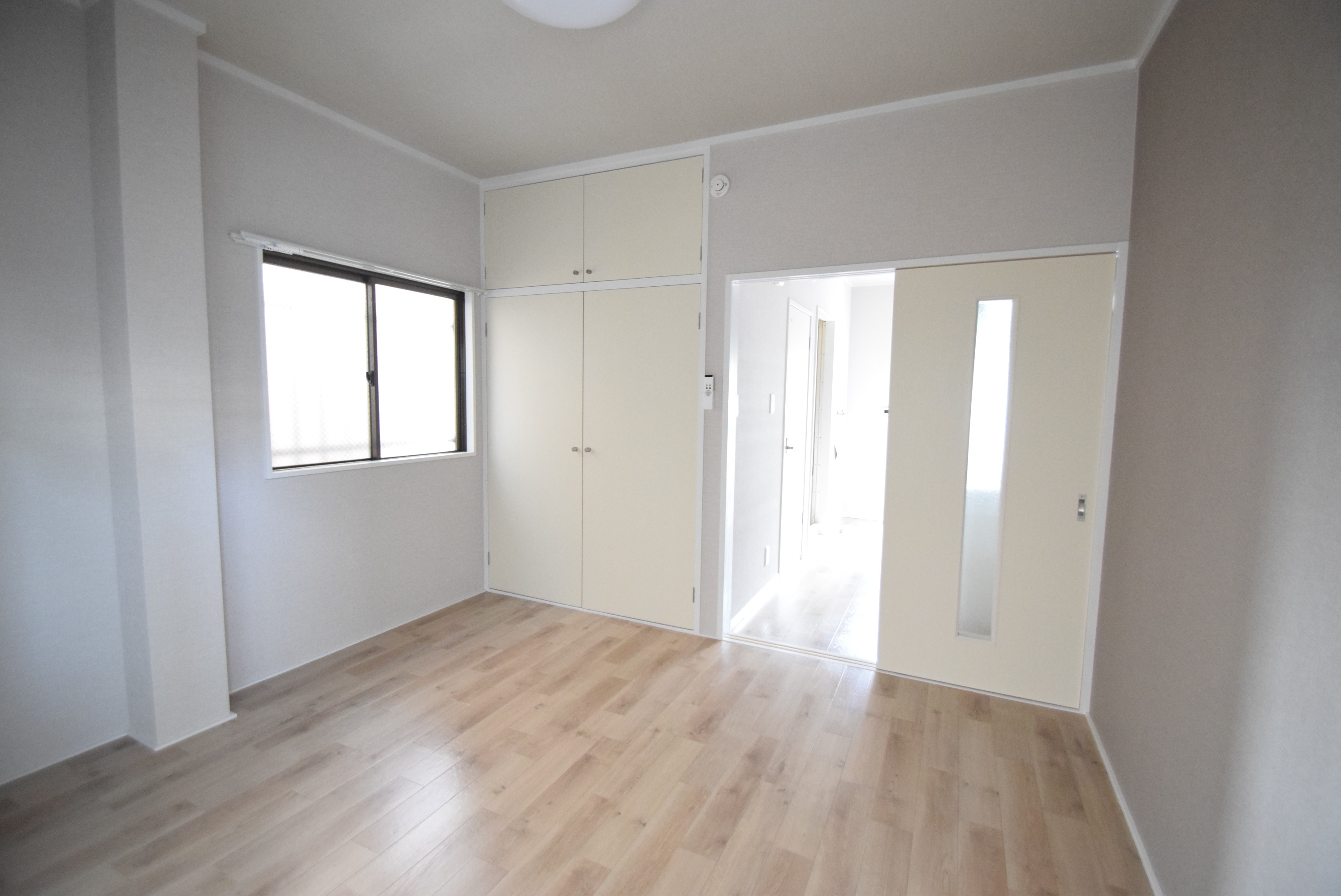 吉本ハイツの居間・リビング