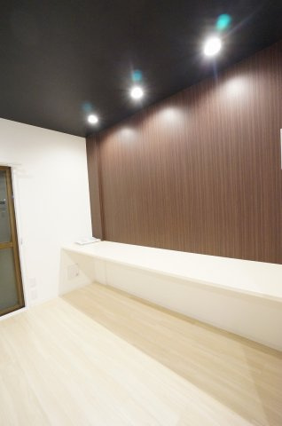 第２峰岸マンションの洋室
