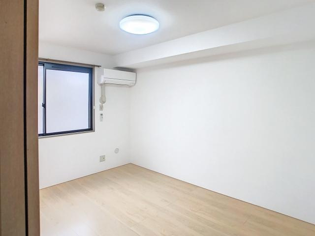 ファミーユロージェBの居間・リビング