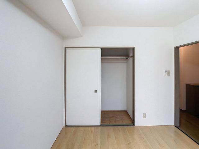 ファミーユロージェBの居間・リビング