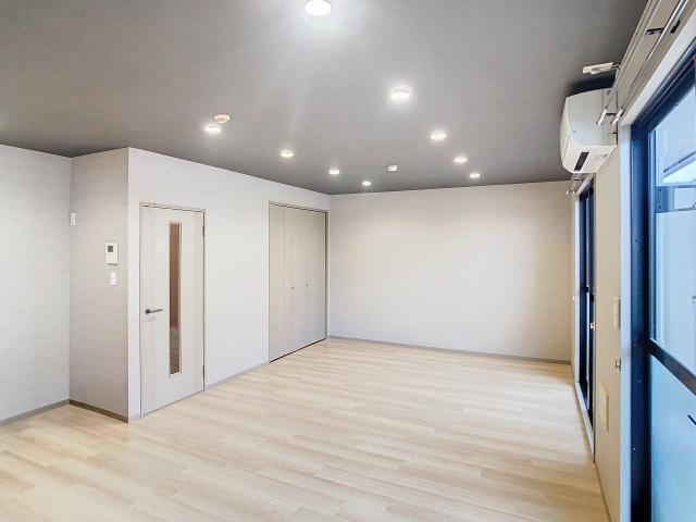 ファミーユロージェBの居間・リビング