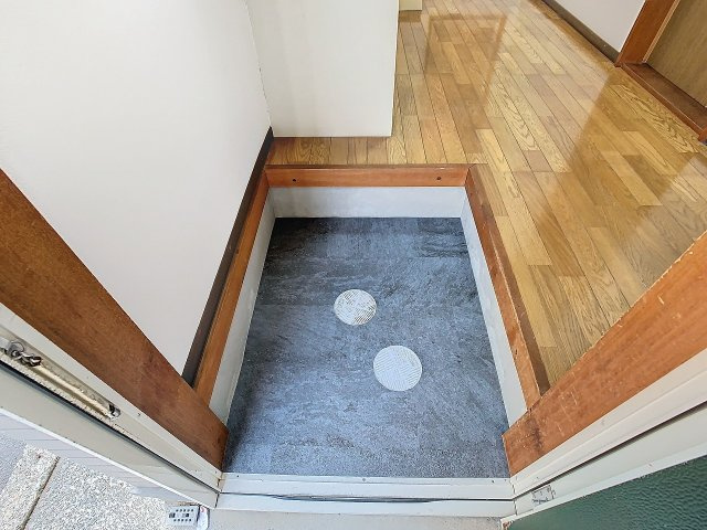 メゾン若葉の玄関