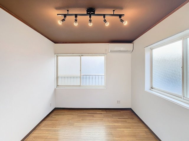 メゾン若葉の居間・リビング