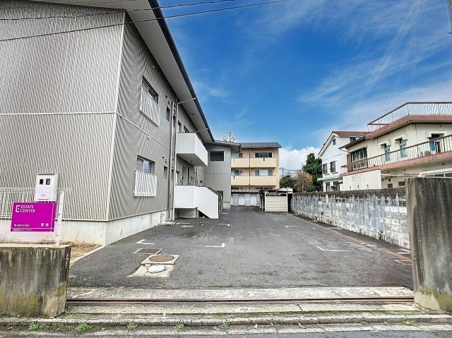 メゾンセントの駐車場
