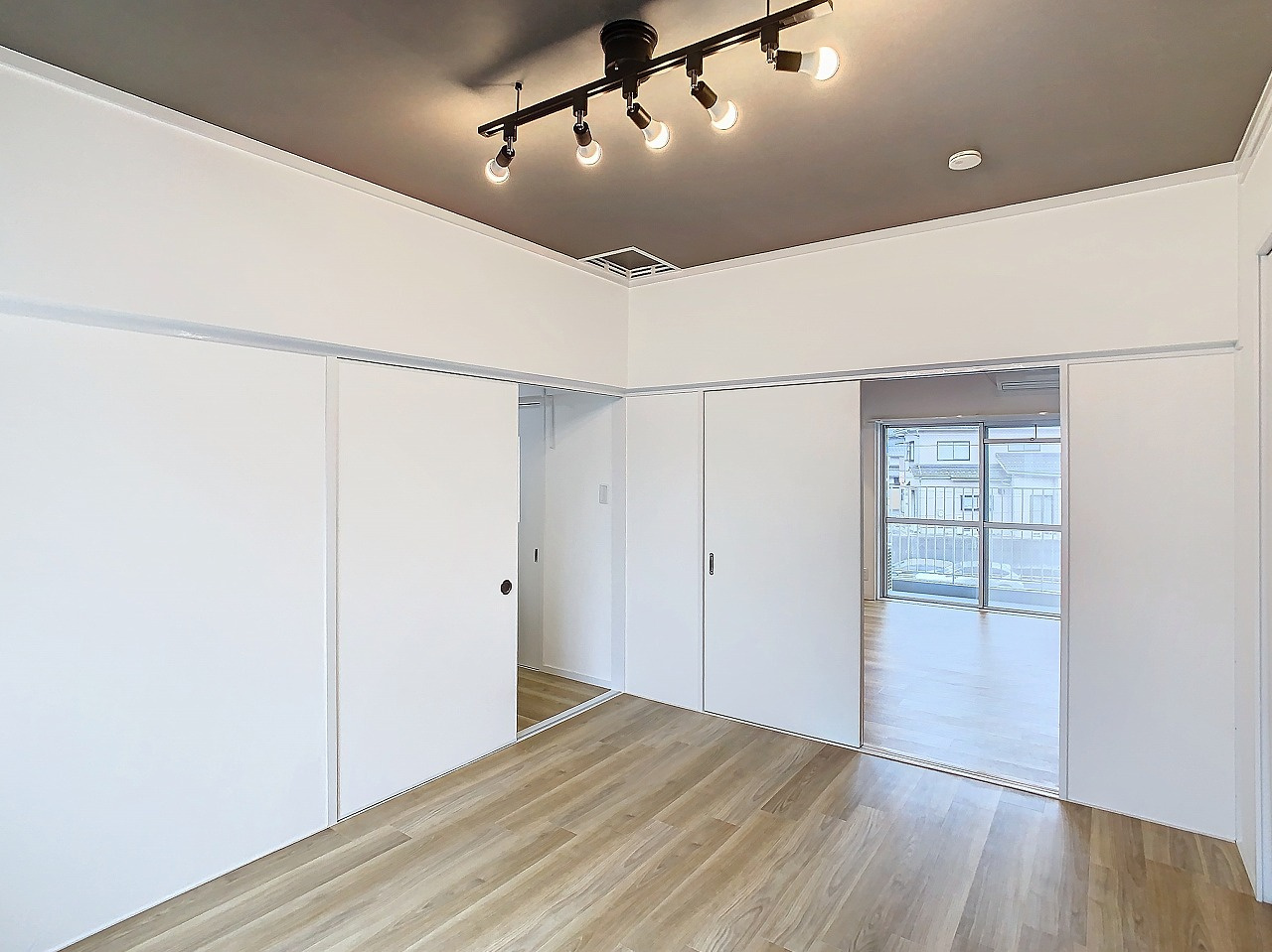 メゾンセントの洋室