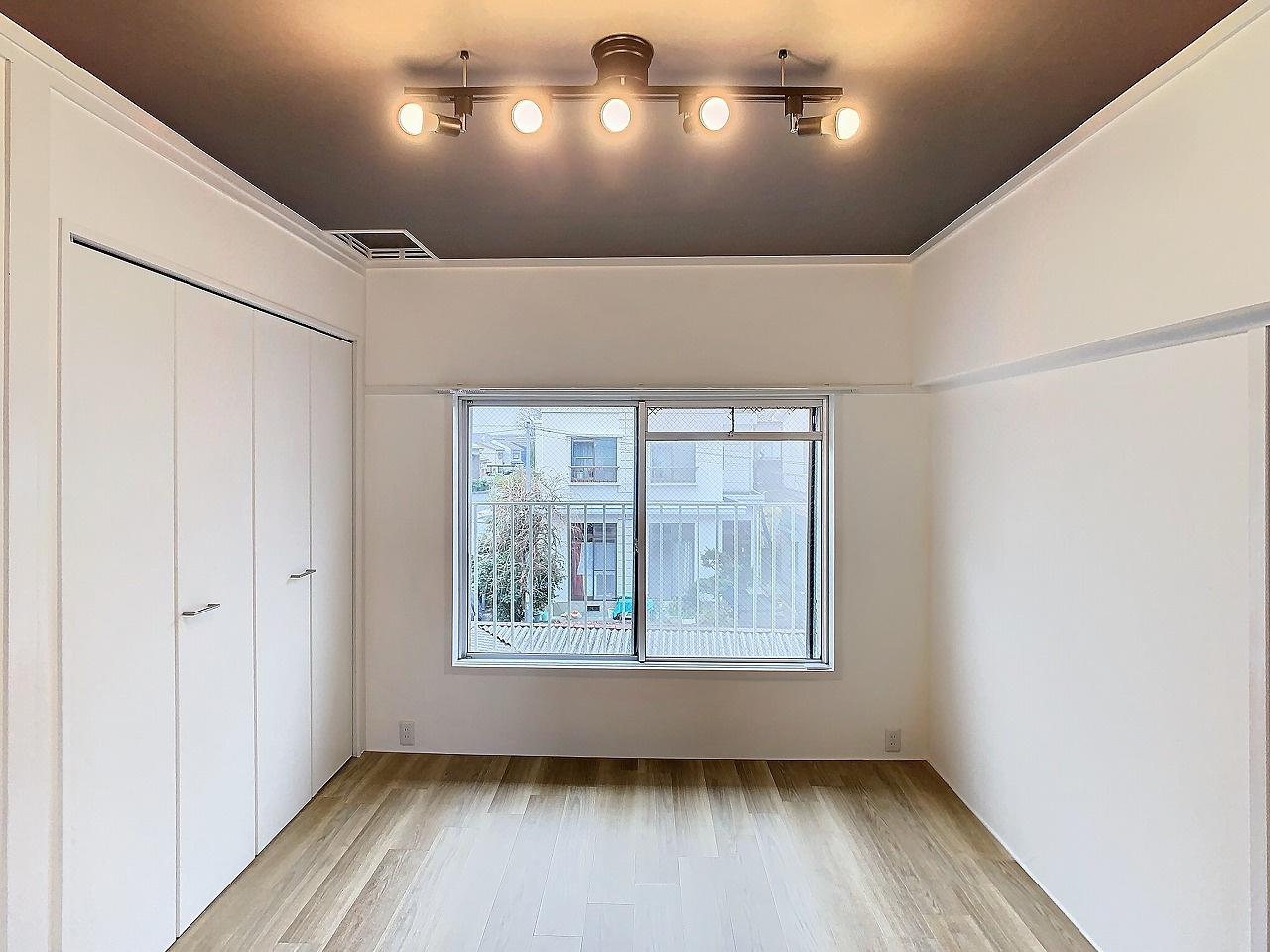 メゾンセントの洋室