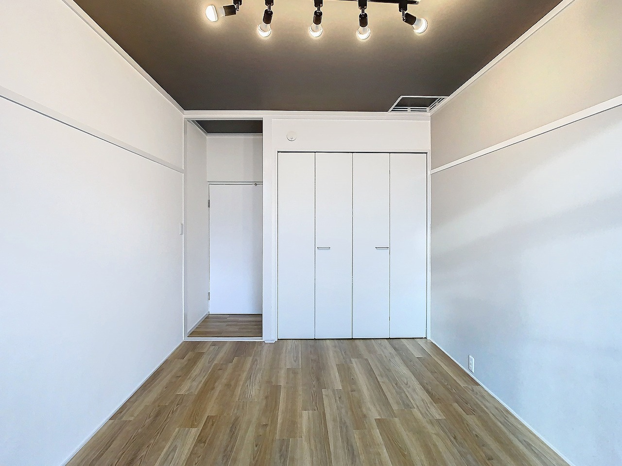 メゾンセントの洋室