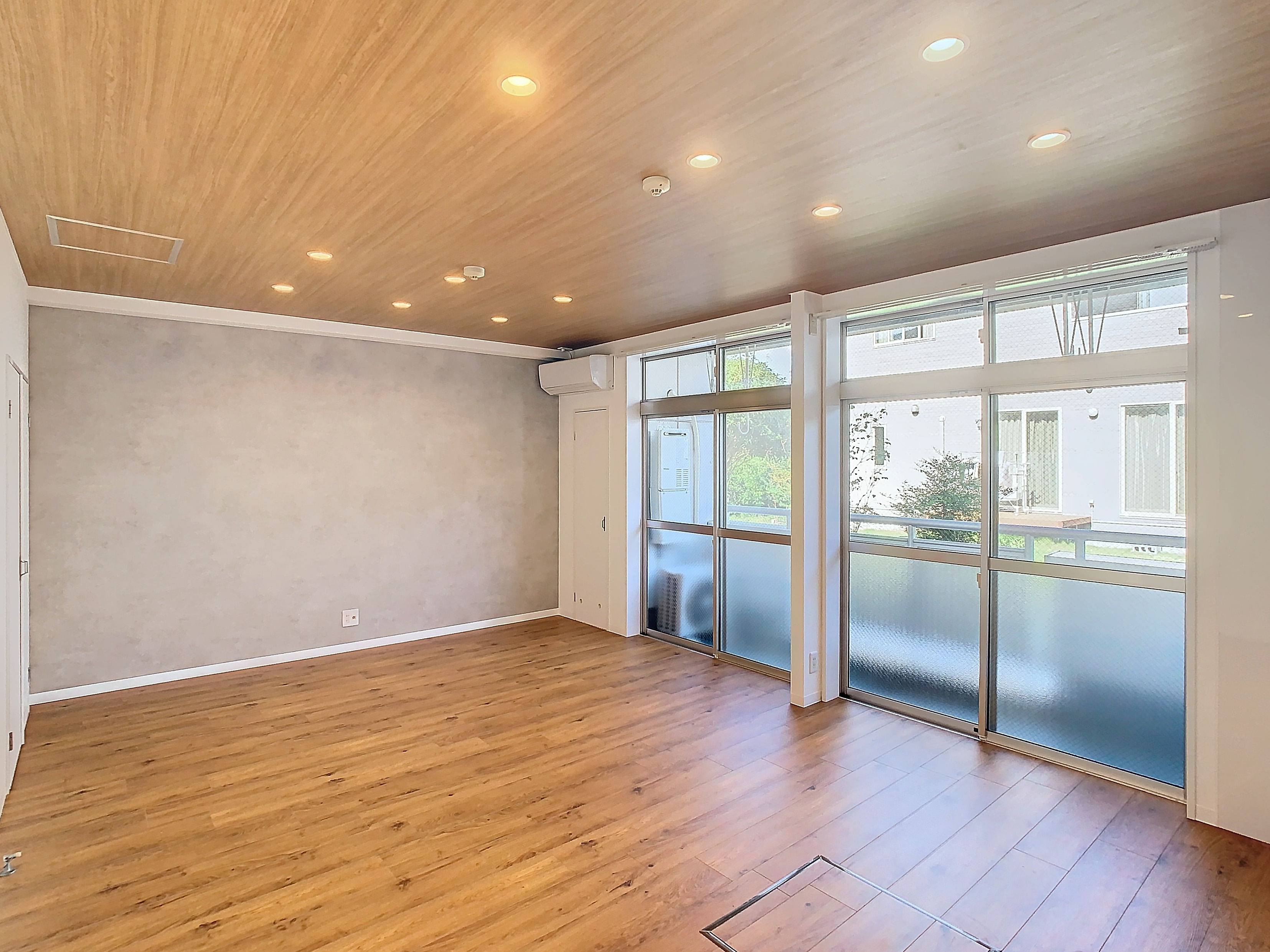 サウスコートいせき