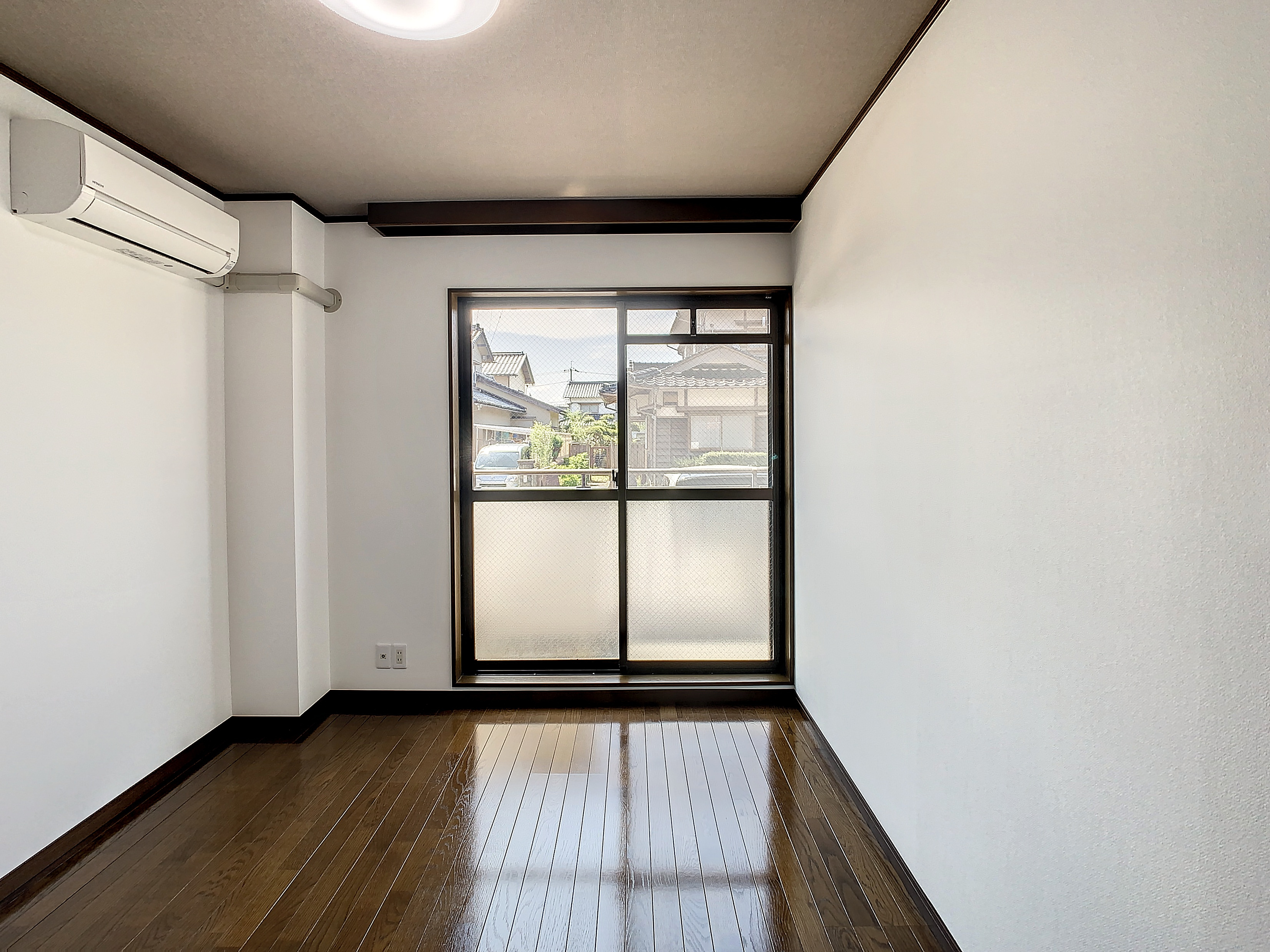 ローズヴィラ湖山102