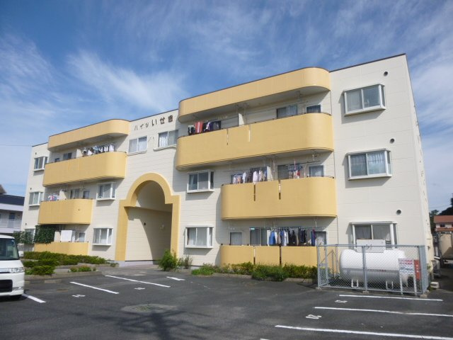 ハイツいせきD棟の外観
