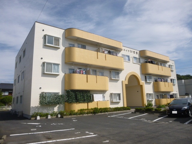 ハイツいせきD棟の外観