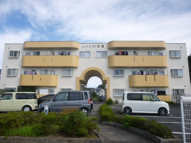 ハイツいせきD棟の外観