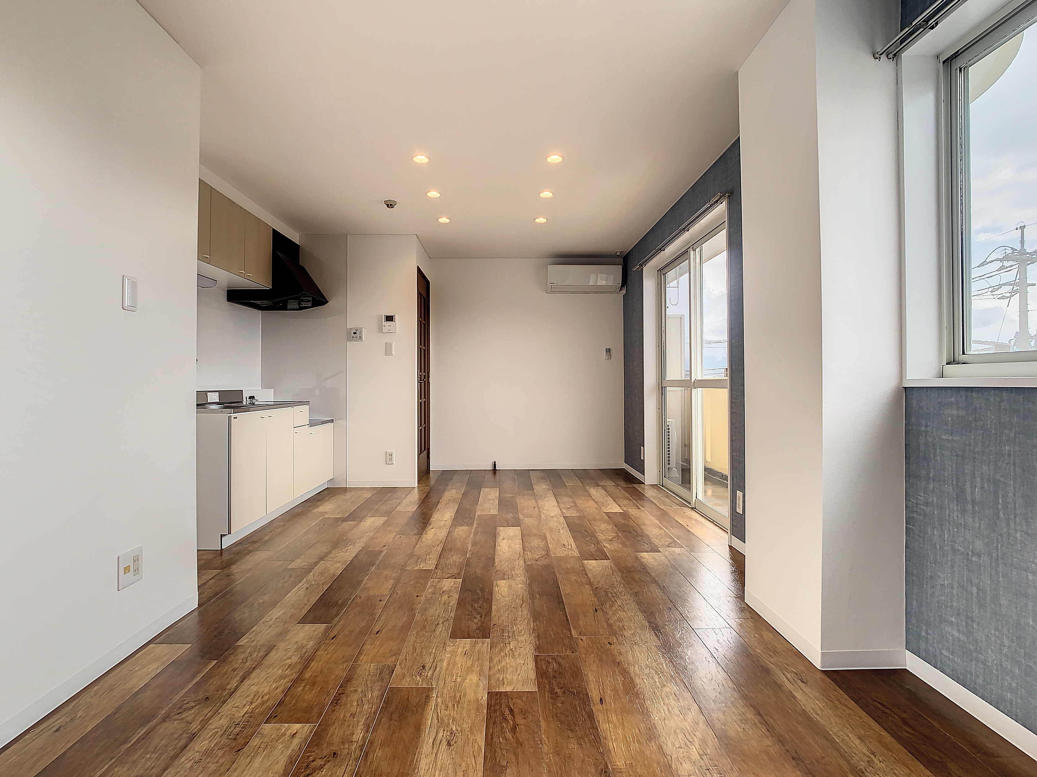 ハイツいせきD棟の居間・リビング