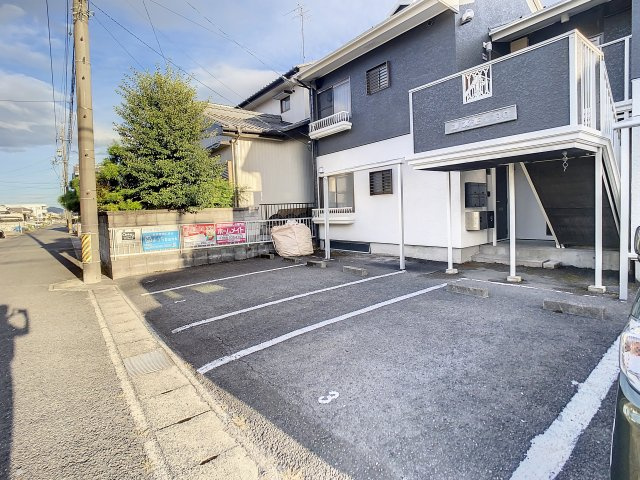 コスモ90の駐車場