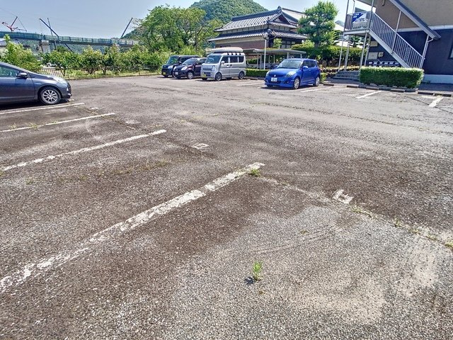 セジュール・グリーンの駐車場