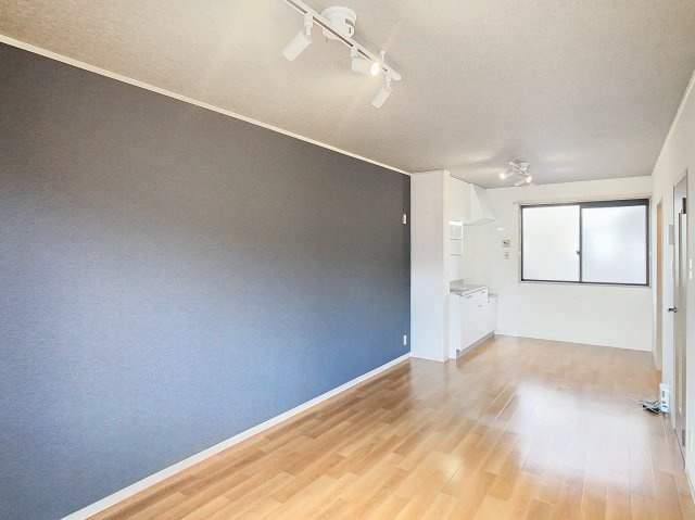 センチュリーBの居間・リビング|こちらの居間で趣味の時間をお楽しみください