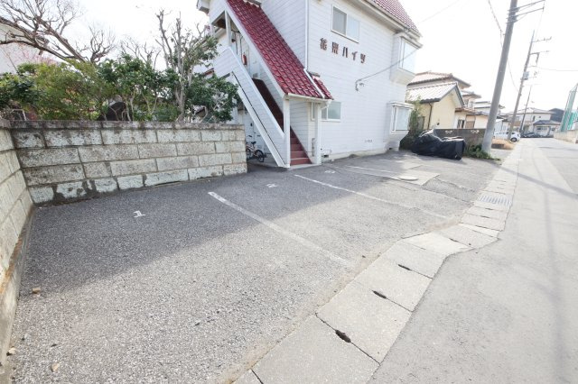 花梨ハイツの駐車場