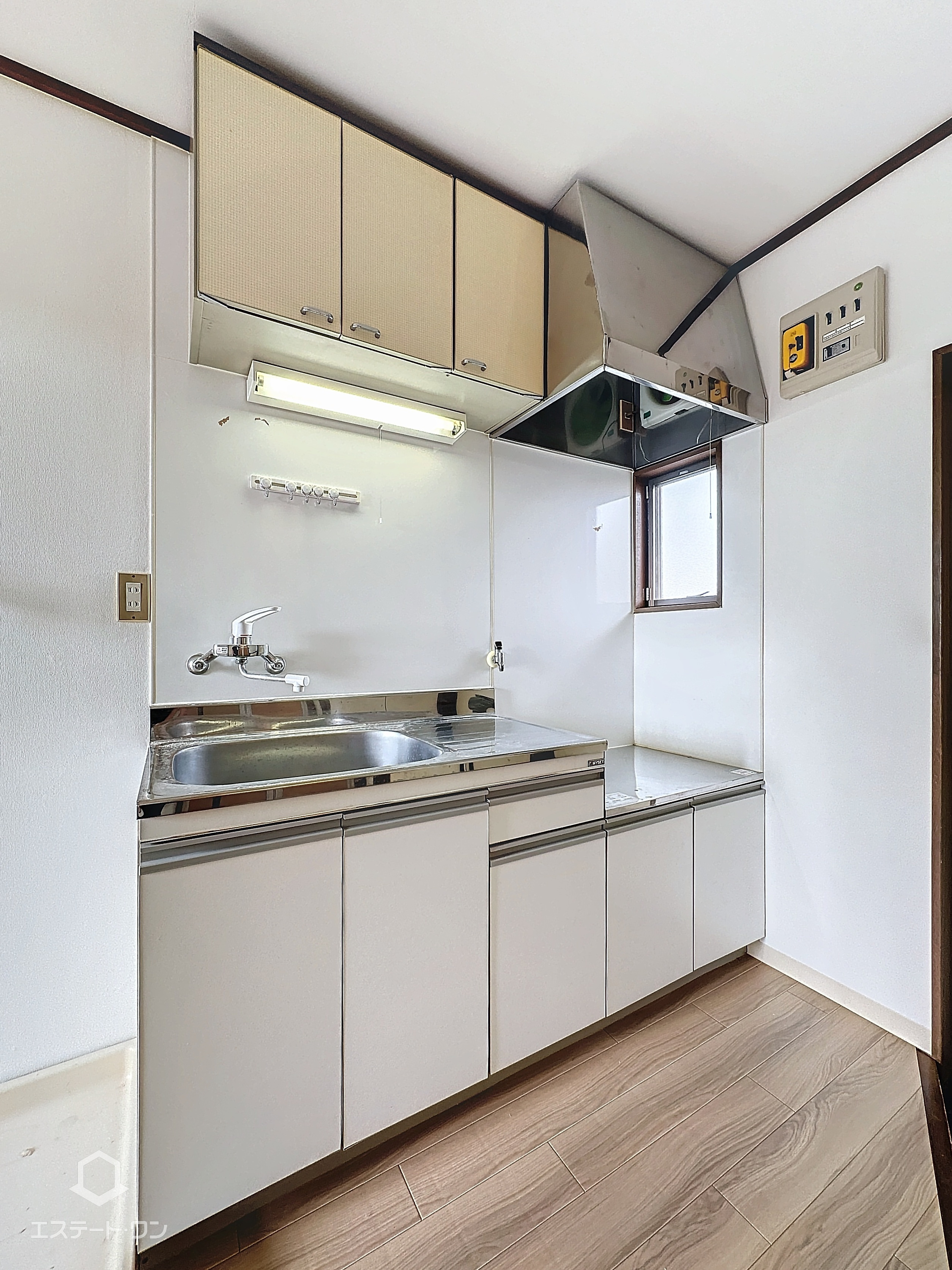 マリオンハイツⅠのキッチン|吊戸棚付きのキッチン☆